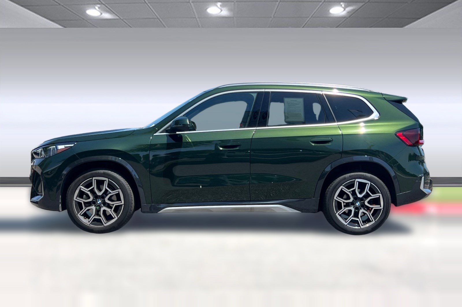 Used 2025 BMW X1 xDrive28i w/ Convenience Package AWD/4WD image 2