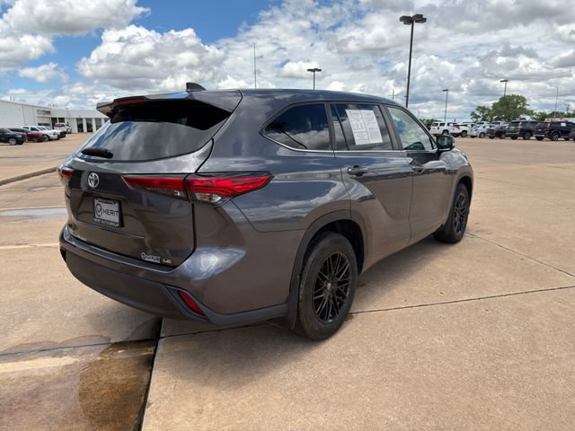 Used 2023 Toyota Highlander LE FWD image 17
