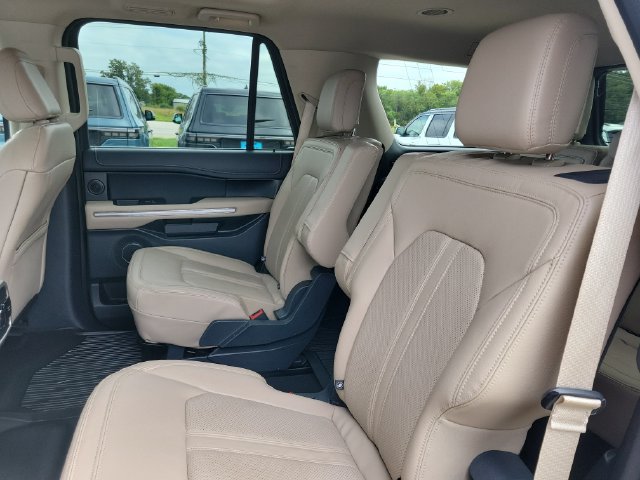 Used 2024 Ford Expedition Limited RWD image 11