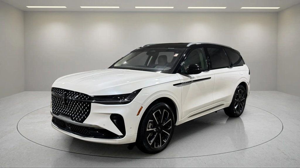 Certified 2024 Lincoln Nautilus Reserve image 19