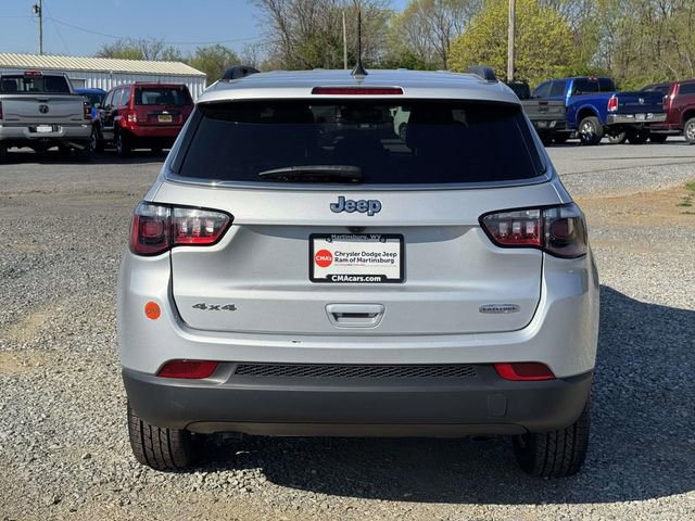 Used 2024 Jeep Compass Latitude image 23