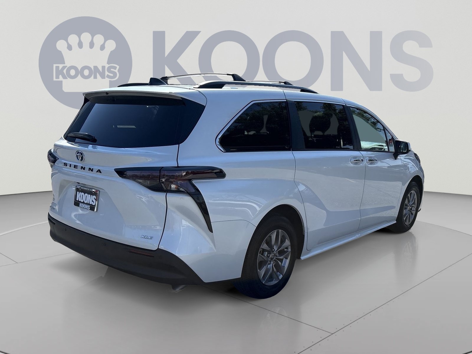 Used 2025 Toyota Sienna XLE AWD/4WD image 7