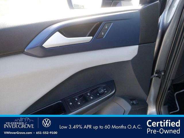 Used 2023 Volkswagen Taos SE w/ Panoramic Sunroof Package AWD/4WD image 16