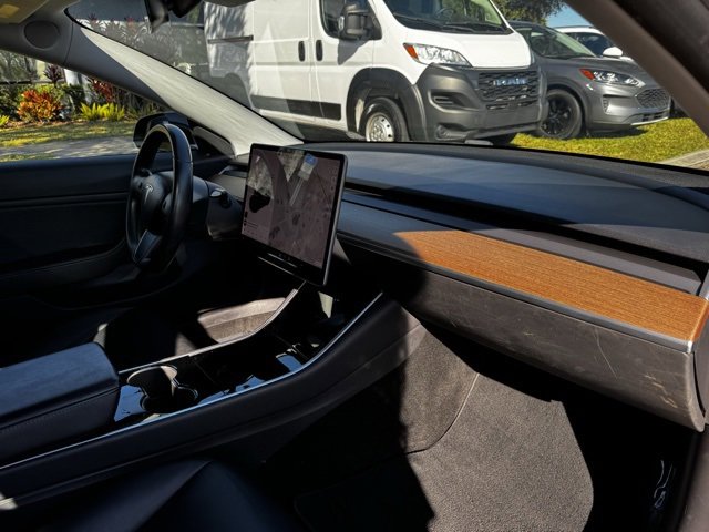 Used 2018 Tesla Model 3 Mid Range image 10