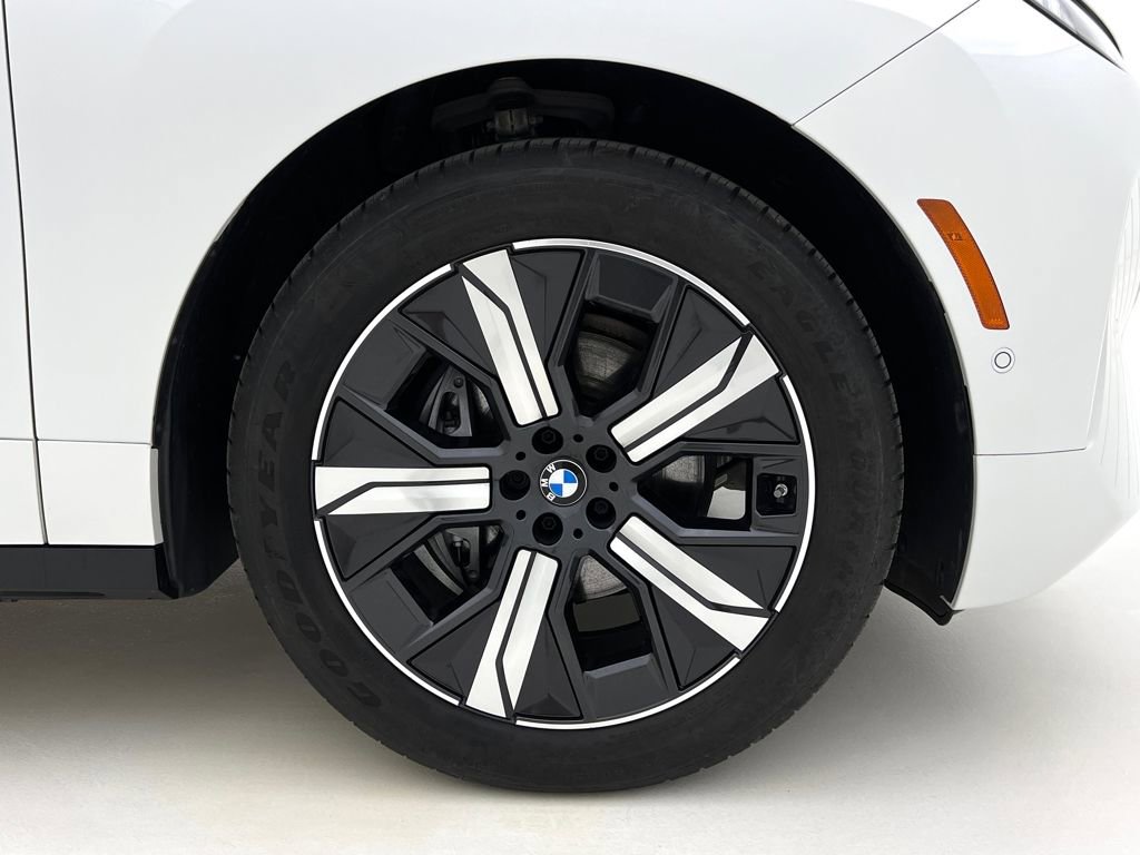 Used 2026 BMW iX xDrive45 w/ Premium Package AWD/4WD image 28