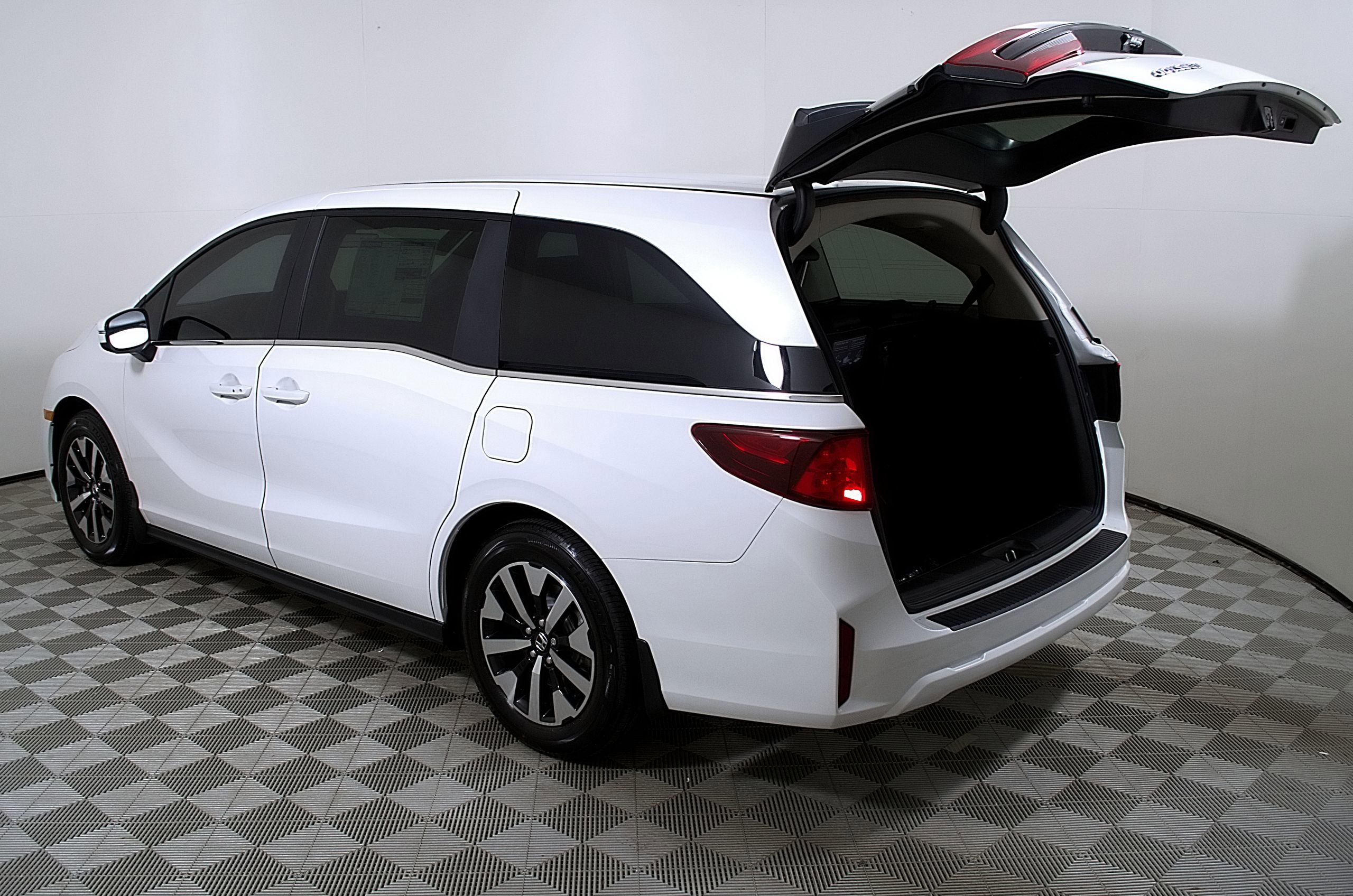 Certified 2026 Honda Odyssey EX-L image 10