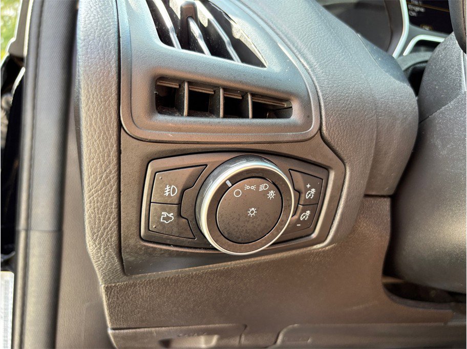 Used 2017 Ford Focus SEL image 25