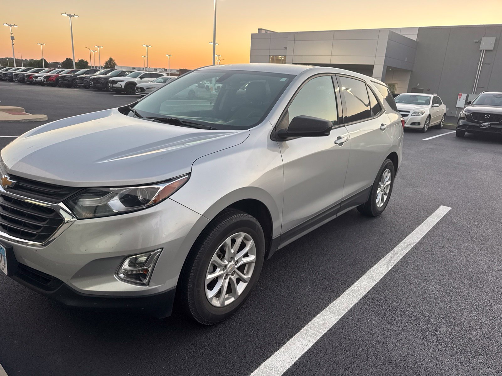 Used 2019 Chevrolet Equinox LS w/ LS Convenience Package AWD/4WD image 4