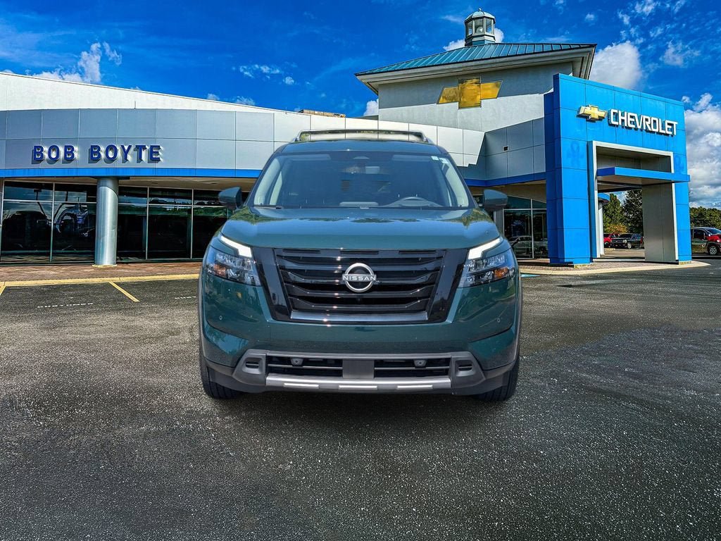 Used 2025 Nissan Pathfinder Platinum FWD image 10