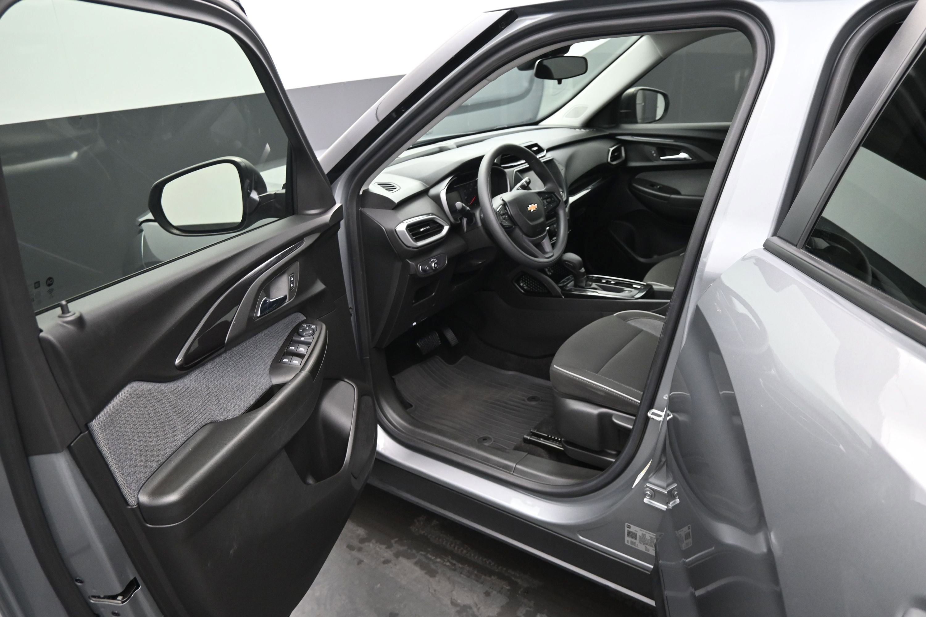 Used 2023 Chevrolet TrailBlazer LS FWD image 17