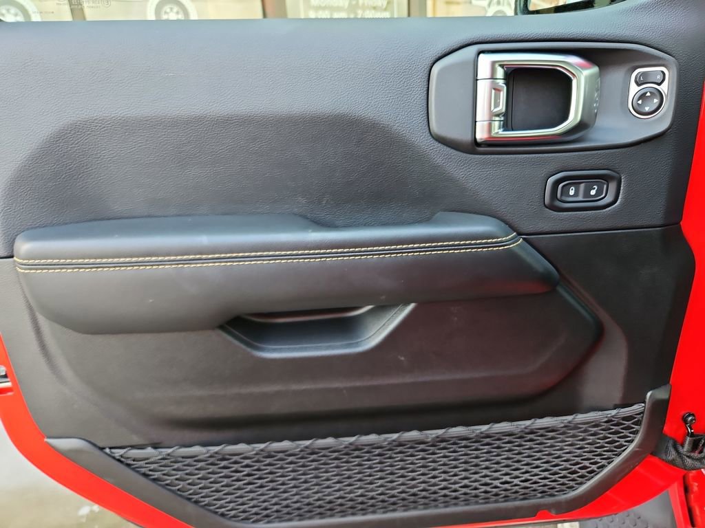 Used 2025 Jeep Wrangler Unlimited Sahara image 26