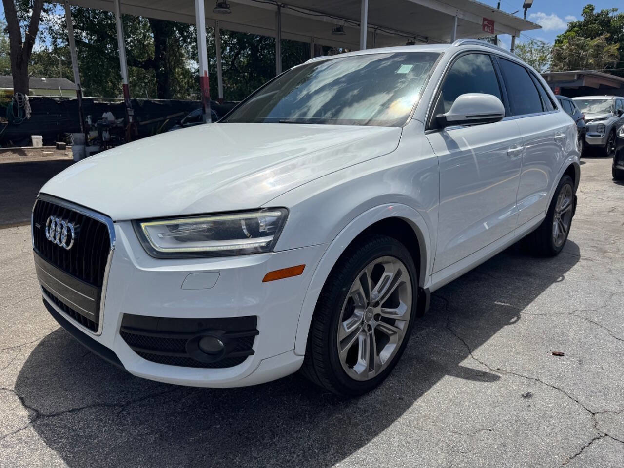 Used 2015 Audi Q3 2.0T Prestige AWD/4WD image 2
