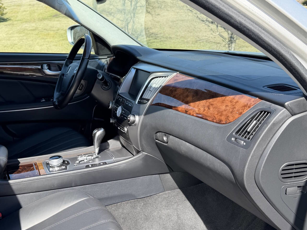 Used 2012 Hyundai Equus Signature RWD image 18