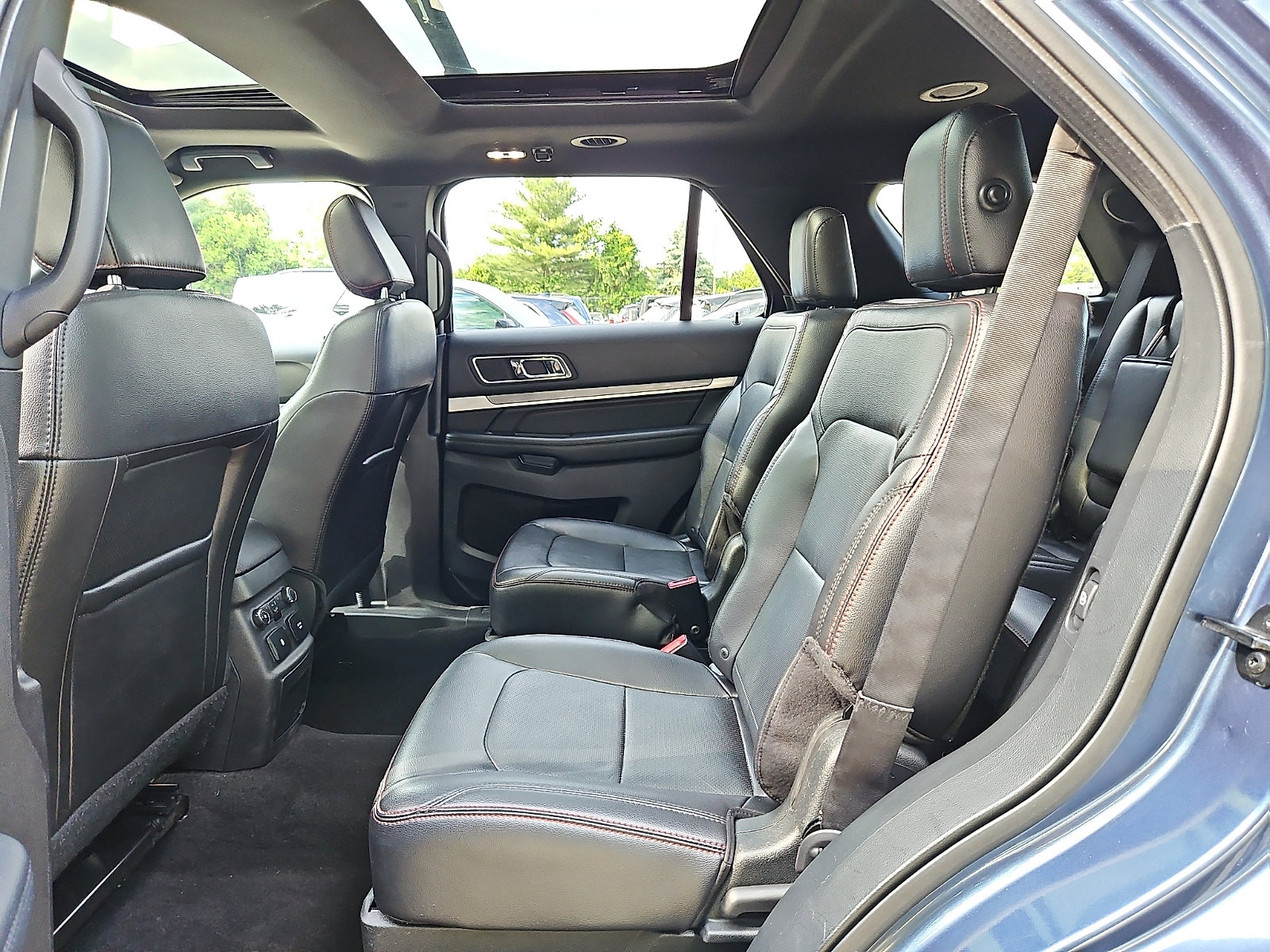 Used 2019 Ford Explorer Sport w/ Equipment Group 401A AWD/4WD image 11