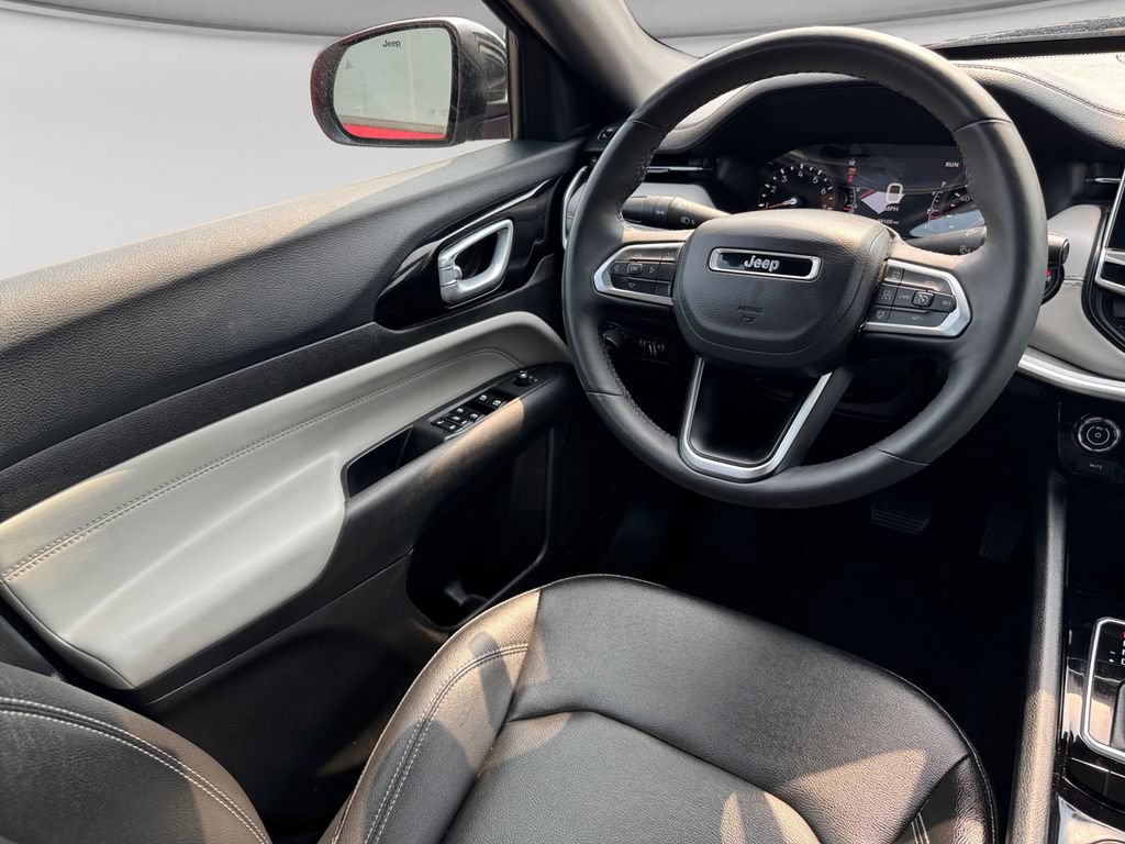 Used 2025 Jeep Compass Limited AWD/4WD image 19