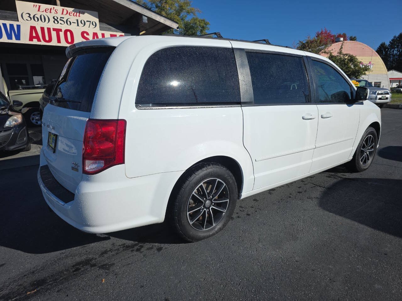 Used 2016 Dodge Grand Caravan R/T FWD image 3