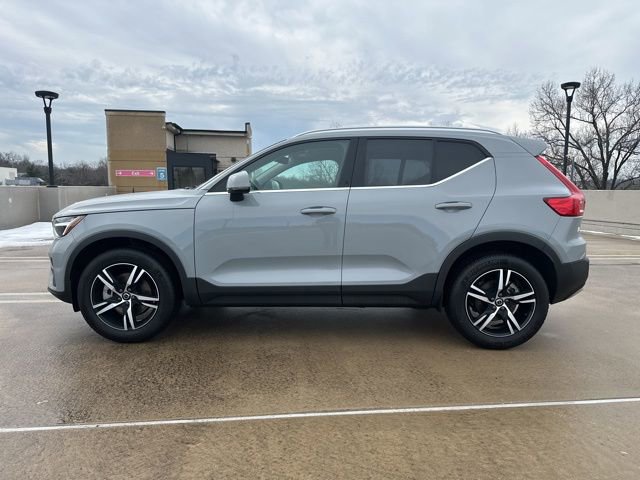 Certified 2025 Volvo XC40 B5 Core image 4