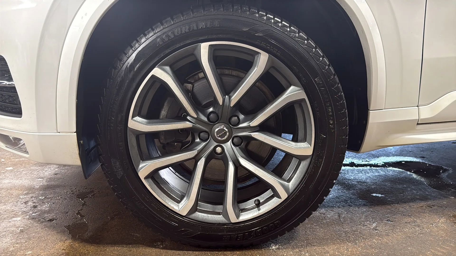 Used 2019 Volvo XC90 T5 Momentum w/ Multimedia Package AWD/4WD image 32