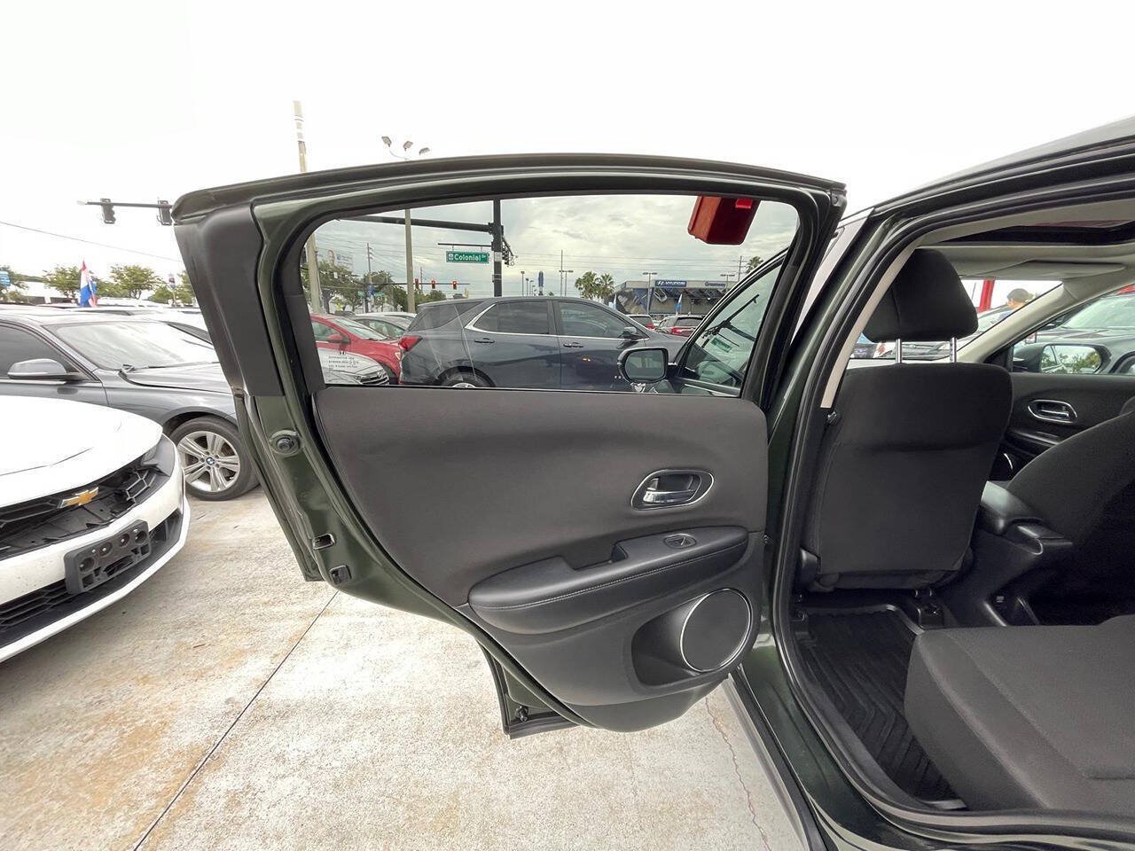 Used 2017 Honda HR-V EX image 3
