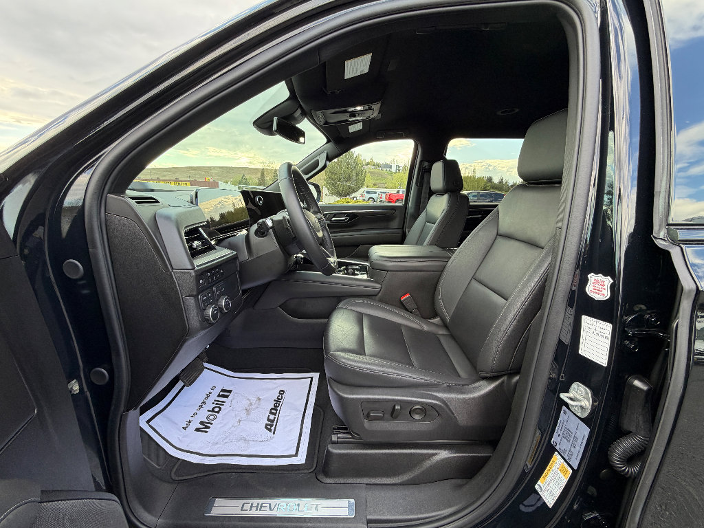 Used 2025 Chevrolet Suburban Z71 AWD/4WD image 3