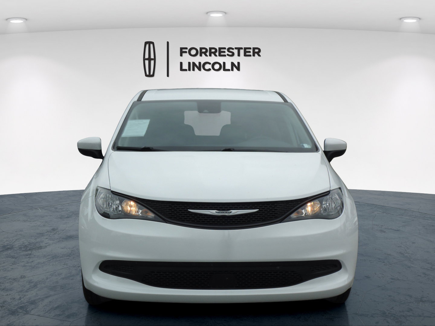 Used 2023 Chrysler Voyager LX FWD image 12