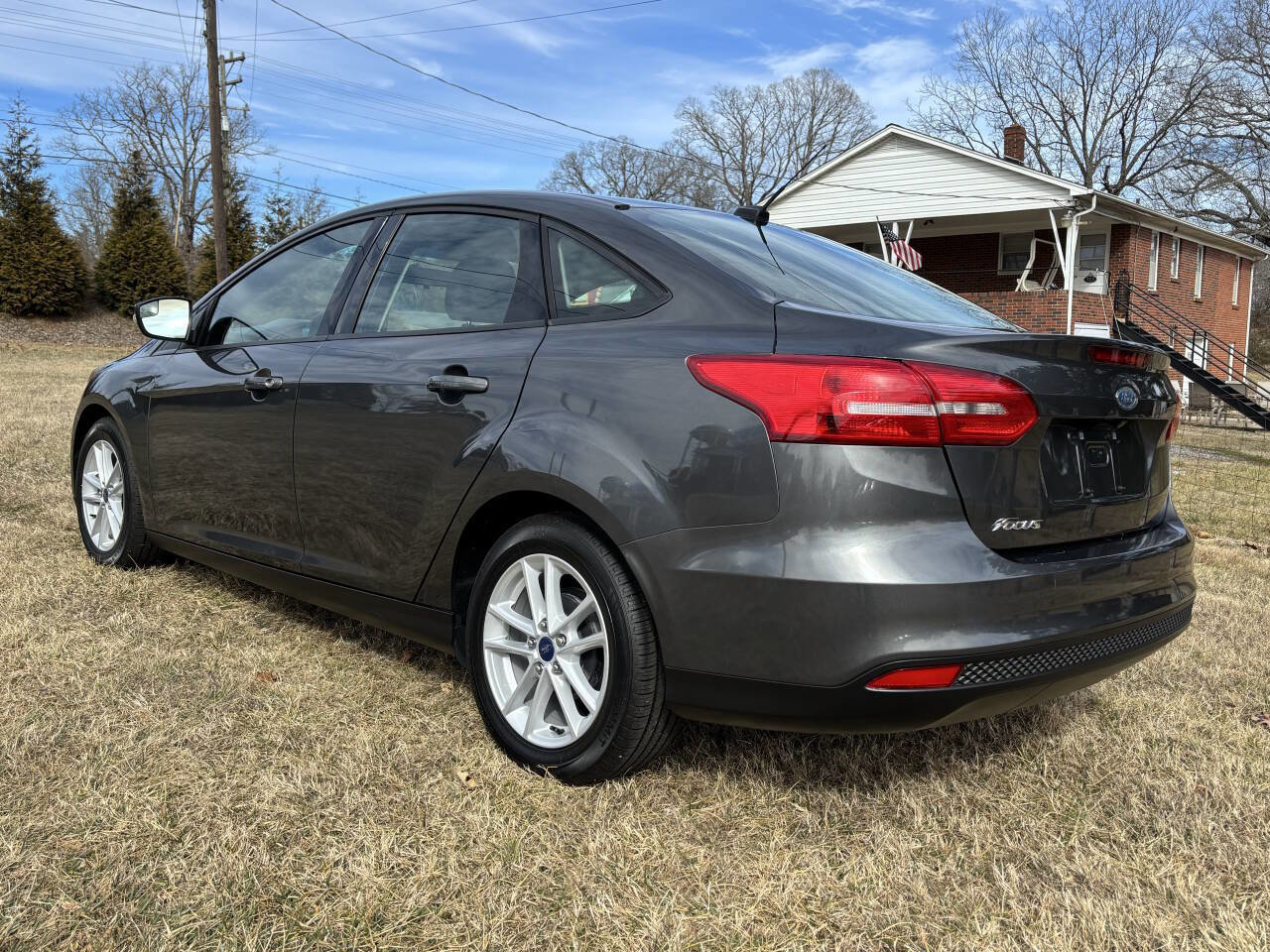 Used 2017 Ford Focus SE image 2