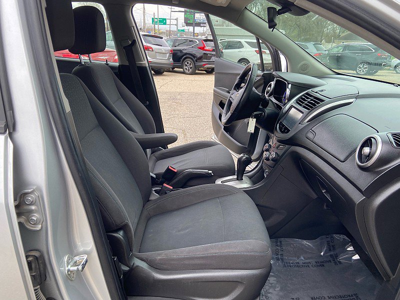 Used 2016 Chevrolet Trax LS AWD/4WD image 19