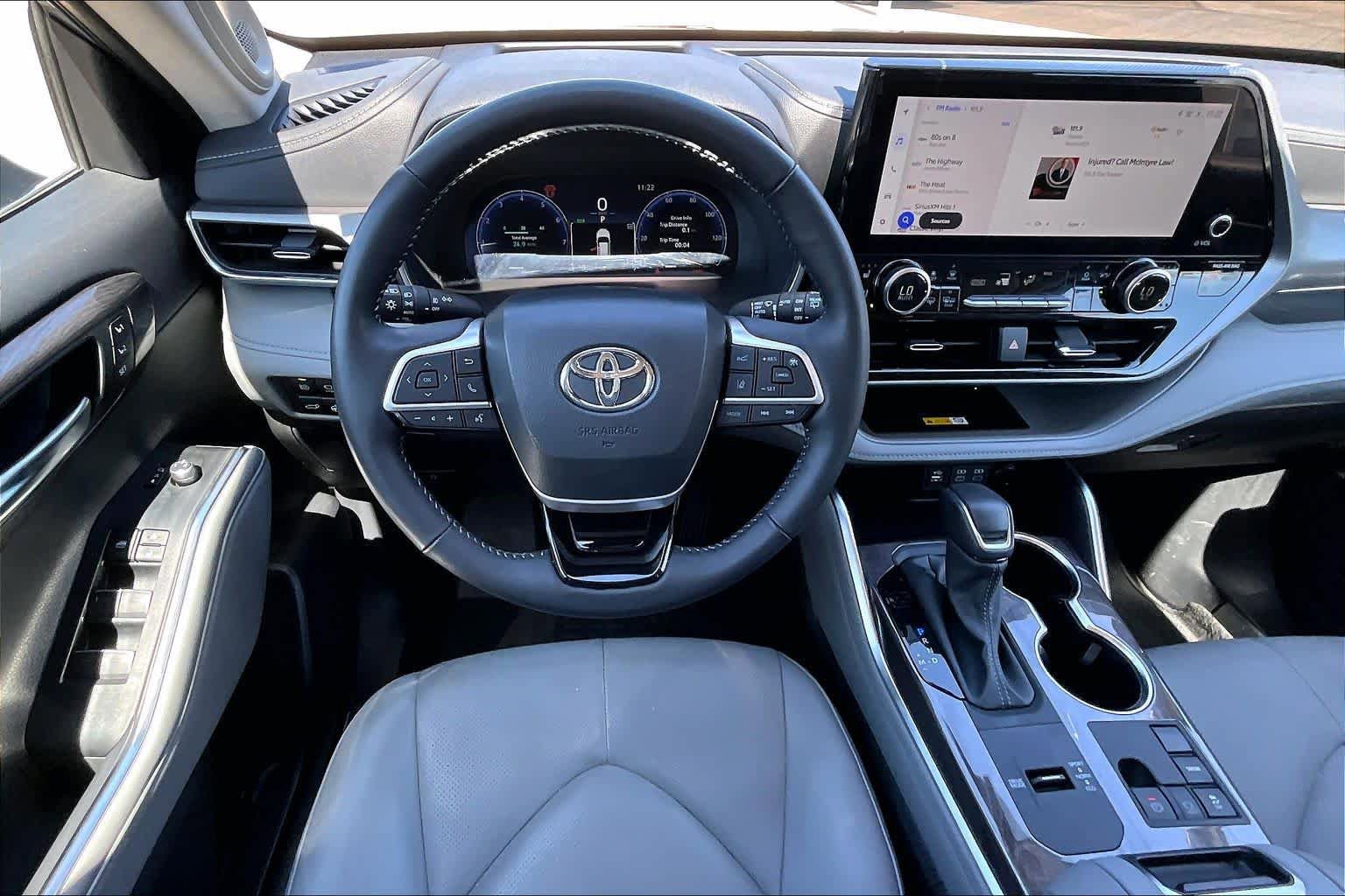 Used 2024 Toyota Highlander Platinum FWD image 6