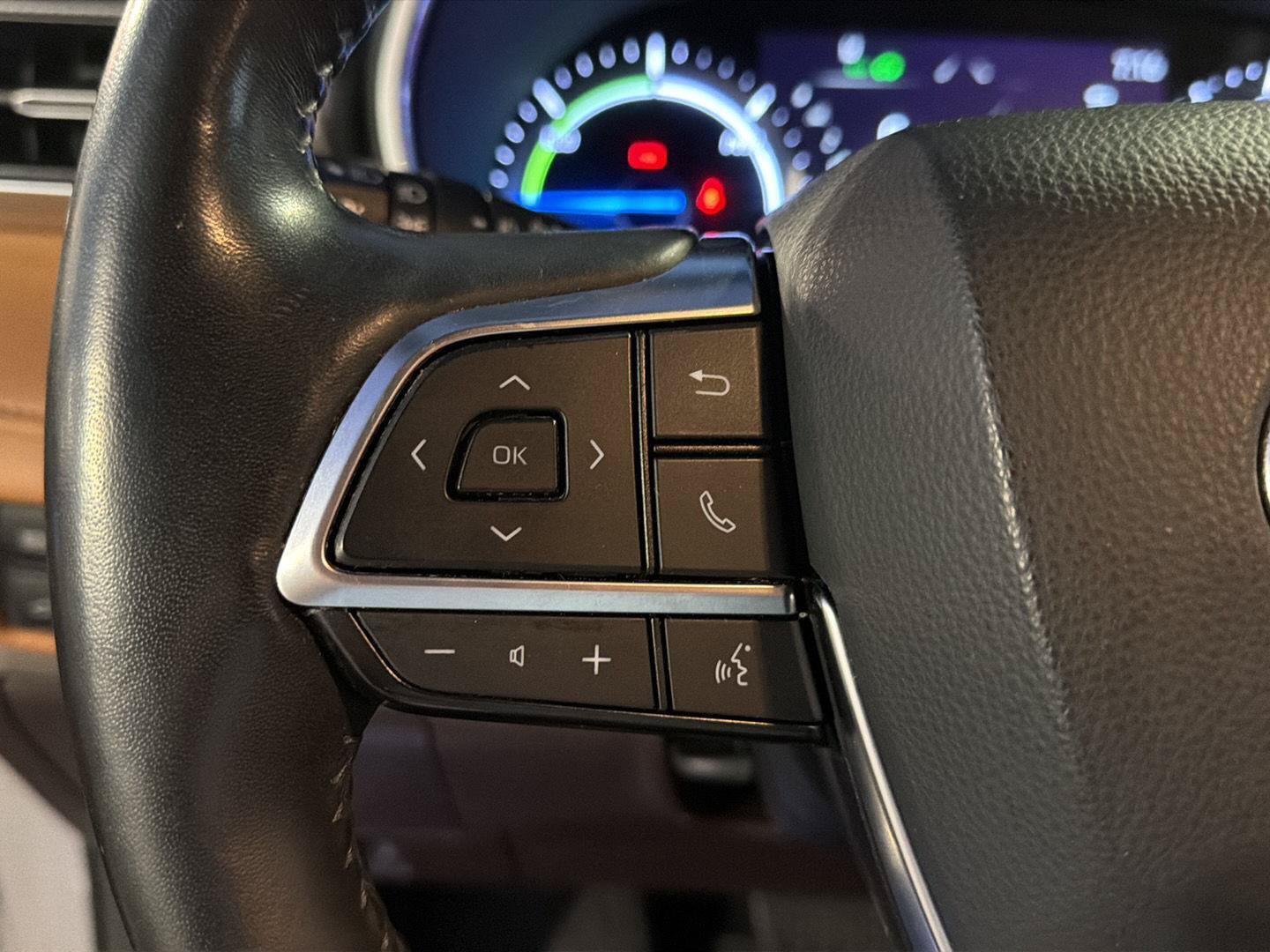 Used 2020 Toyota Highlander Platinum FWD image 22