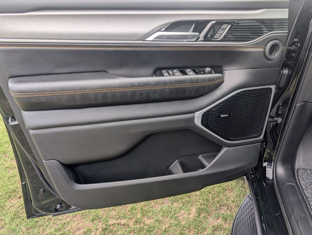 New 2026 Jeep Grand Wagoneer L 4WD image 9