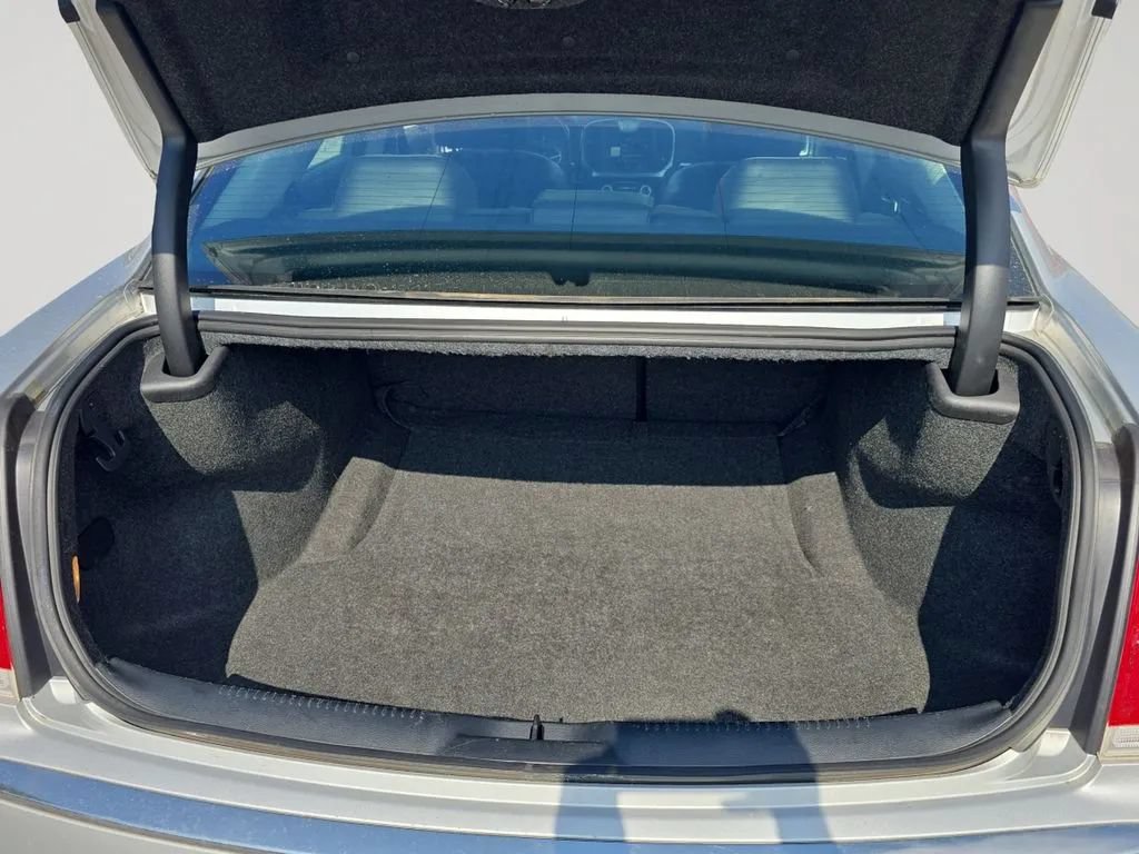 Used 2020 Chrysler 300 Limited RWD image 16