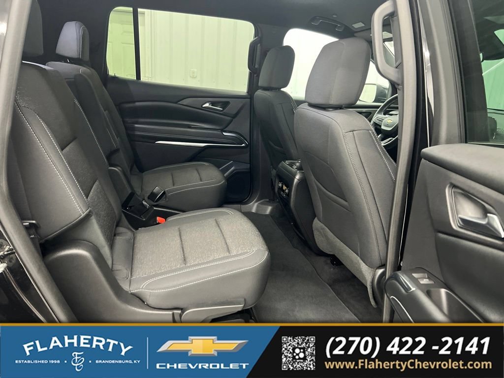 Used 2025 Chevrolet Traverse LT FWD image 13