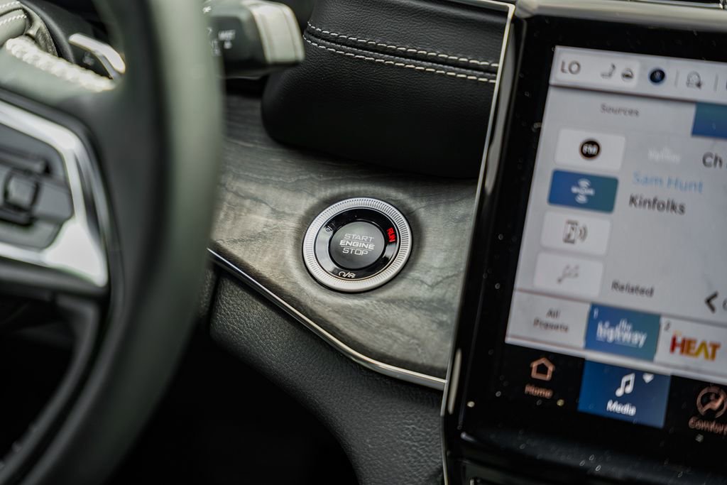 New 2025 Jeep Grand Cherokee Overland w/ Adv Protech Group III image 27