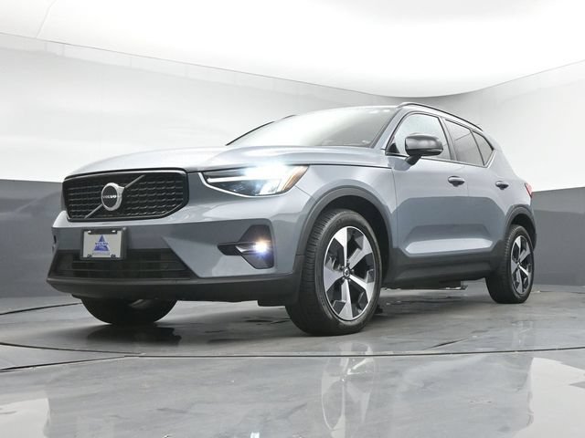 Used 2023 Volvo XC40 B5 Plus w/ Protection Package Premier AWD/4WD image 12