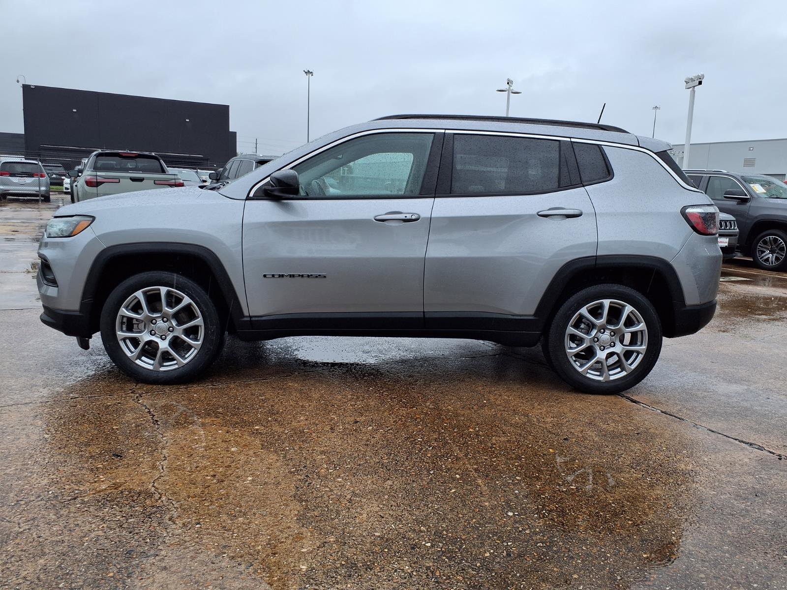 Used 2022 Jeep Compass Latitude AWD/4WD image 25