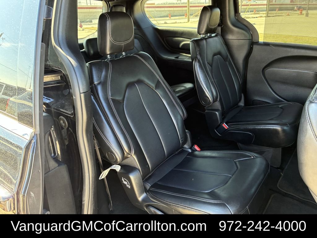 Used 2025 Chrysler Pacifica Select image 29