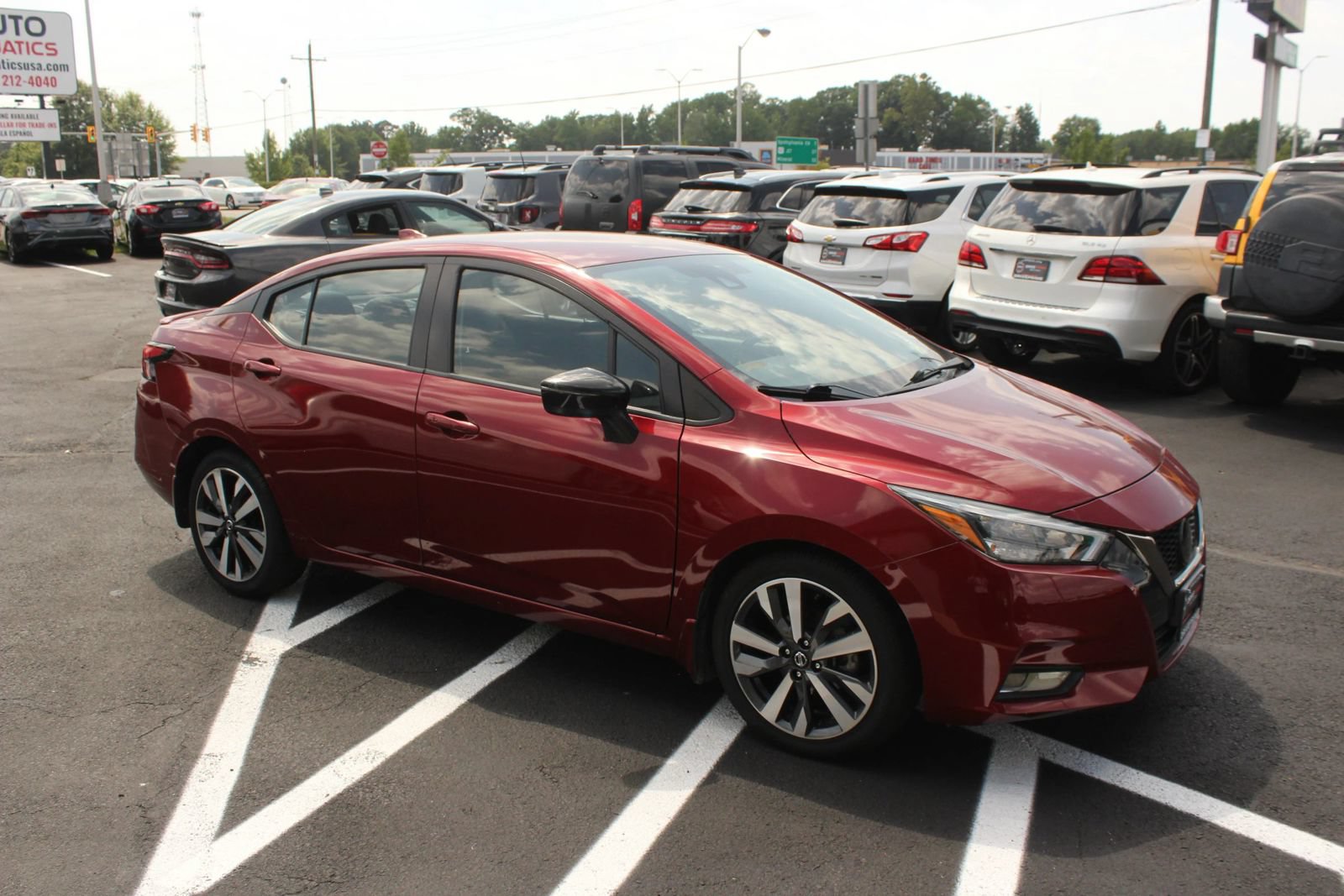 Used 2020 Nissan Versa SR FWD image 10
