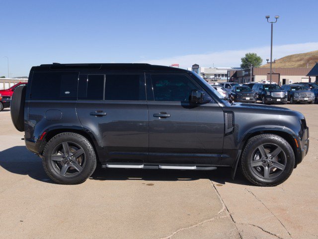 Used 2022 Land Rover Defender 110 X-Dynamic SE AWD/4WD image 5