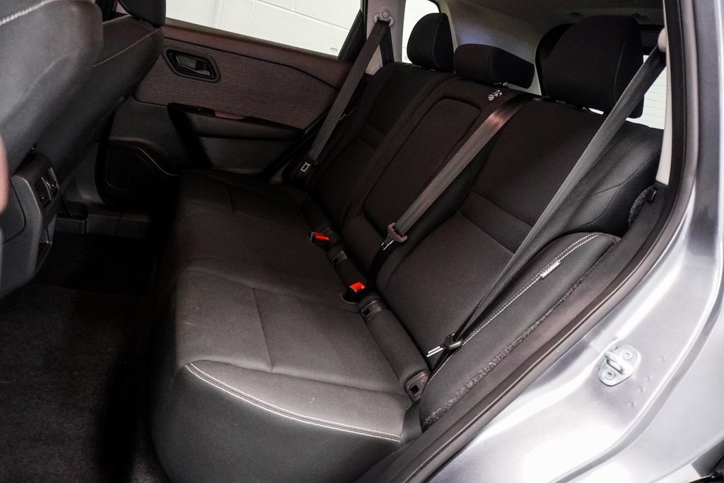 Used 2023 Nissan Rogue S image 7