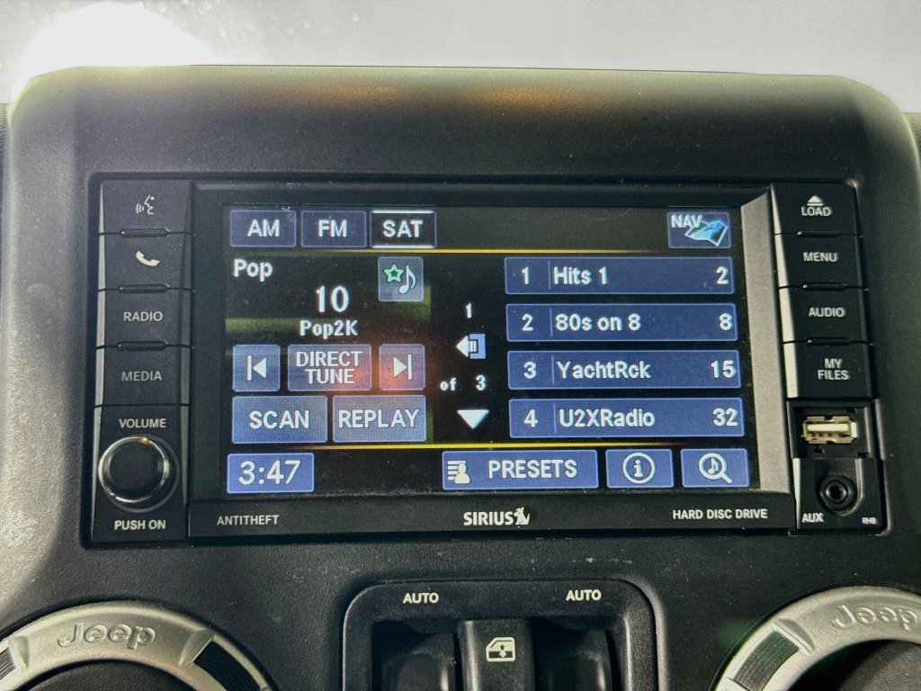 Used 2014 Jeep Wrangler Unlimited Rubicon w/ Connectivity Group AWD/4WD image 16