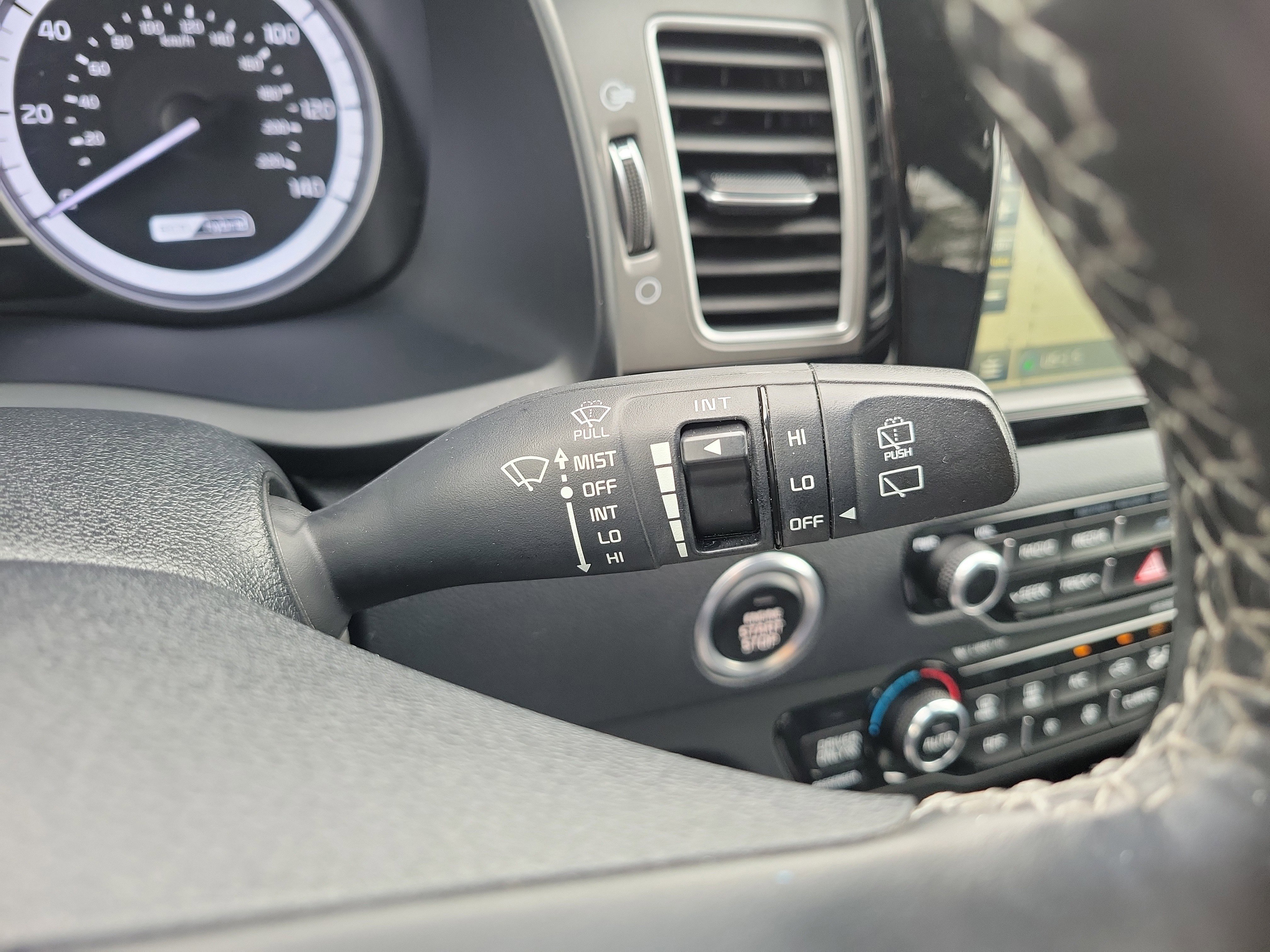 Used 2018 Kia Niro Touring FWD image 31