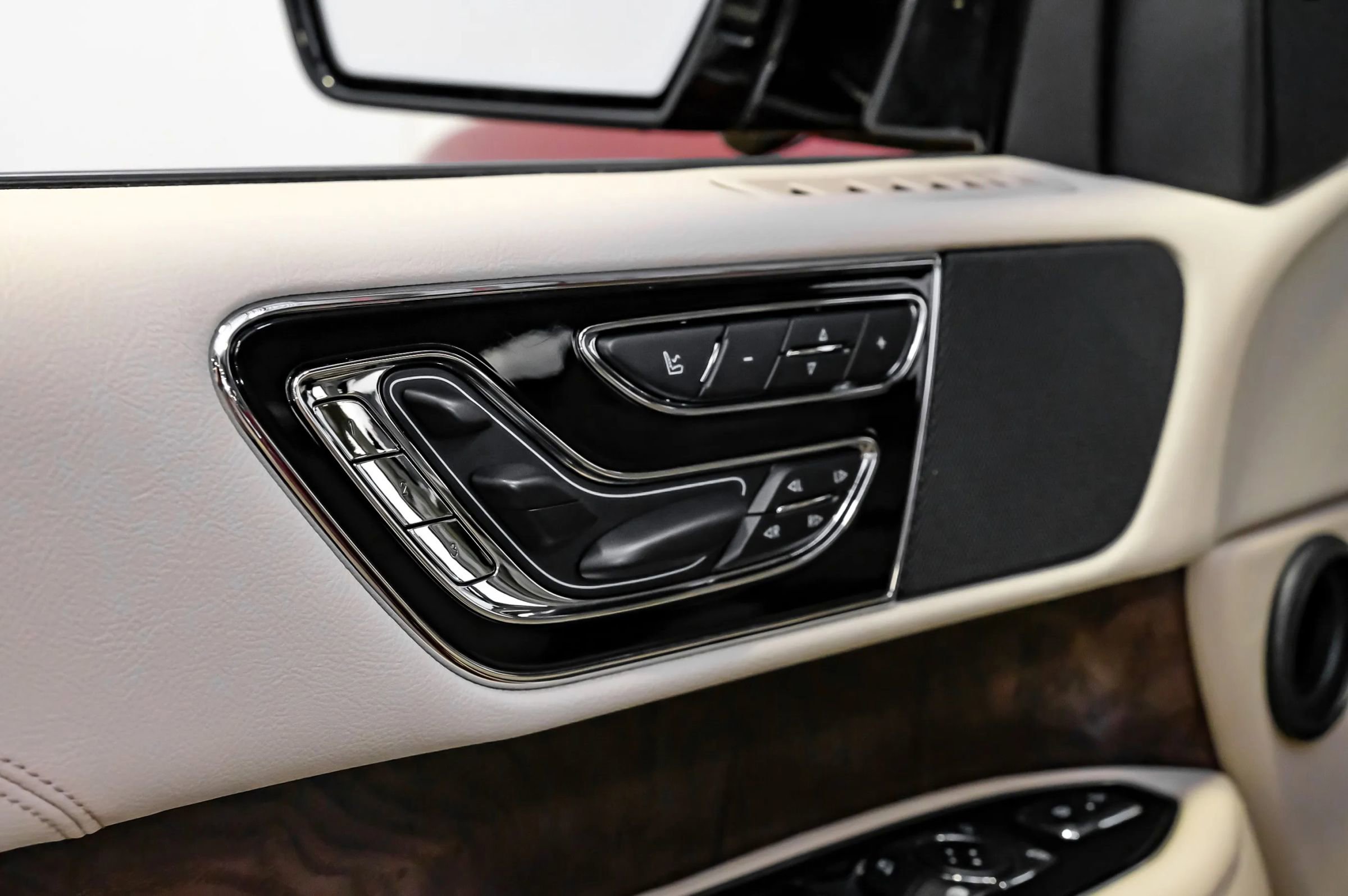 Used 2019 Lincoln Navigator Select image 38