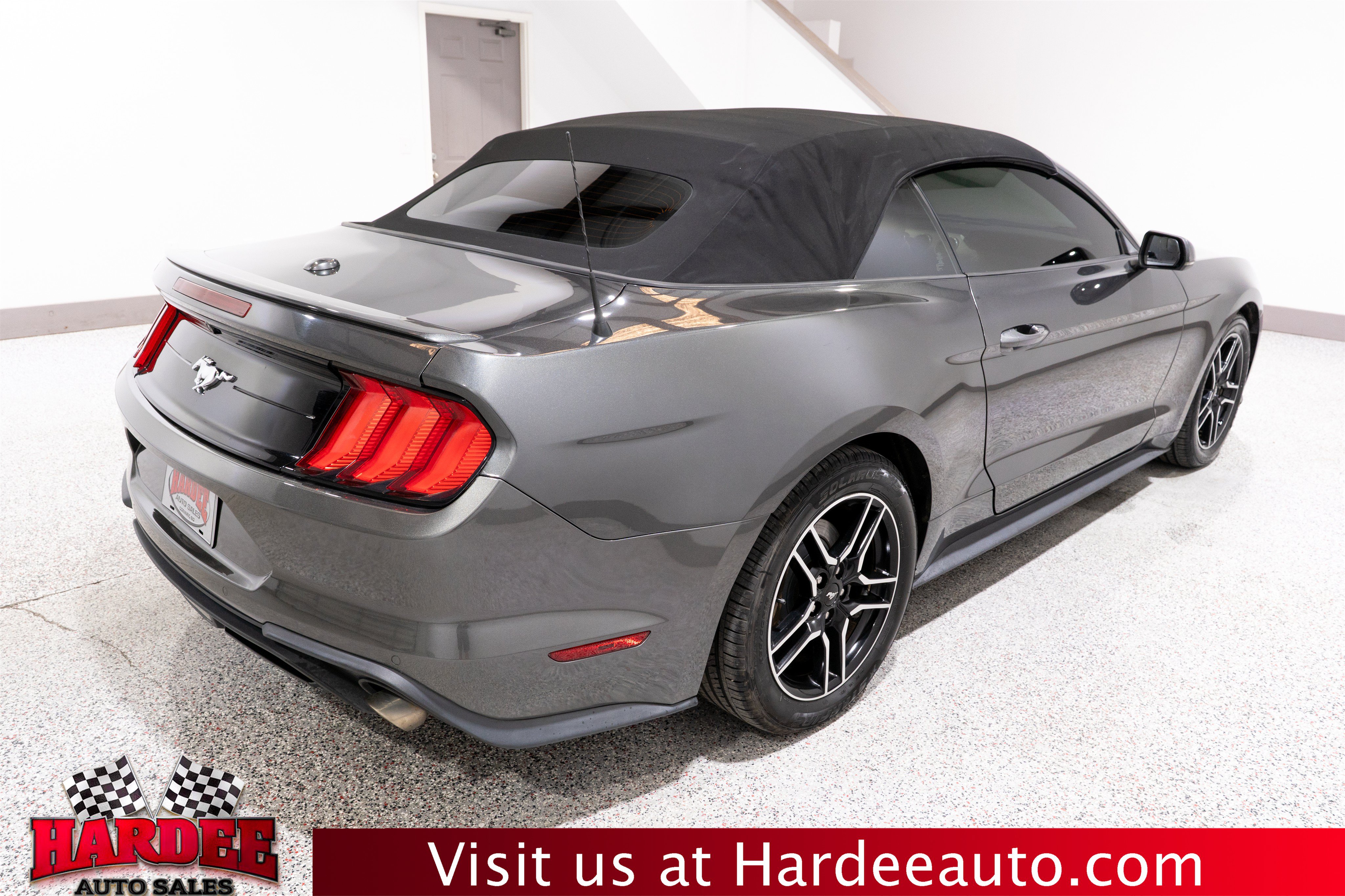 Used 2018 Ford Mustang Premium RWD image 8
