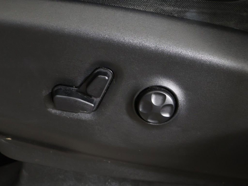 Used 2018 Chrysler Pacifica Touring-L FWD image 31