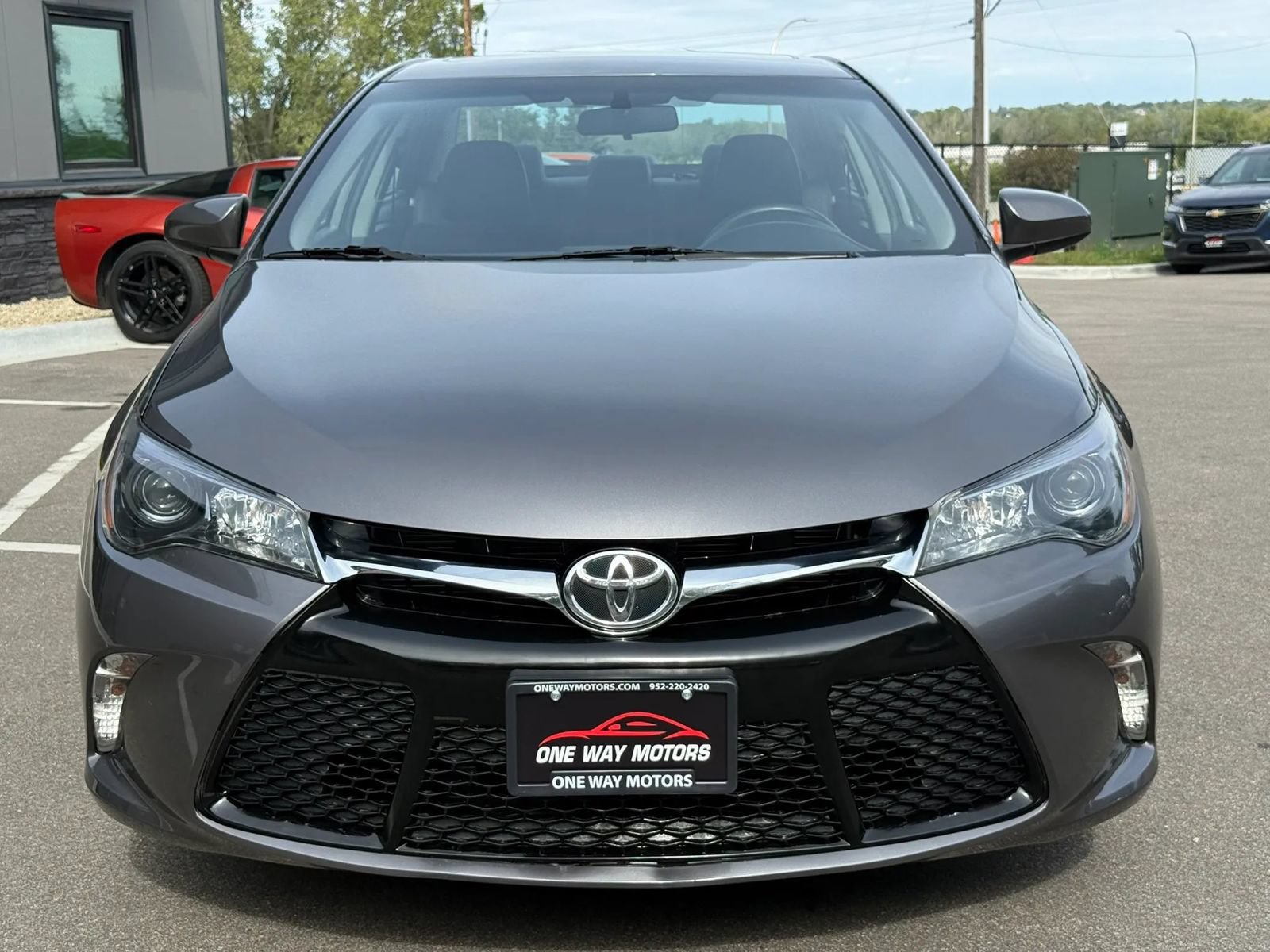 Used 2017 Toyota Camry SE w/ Moonroof Package FWD image 8