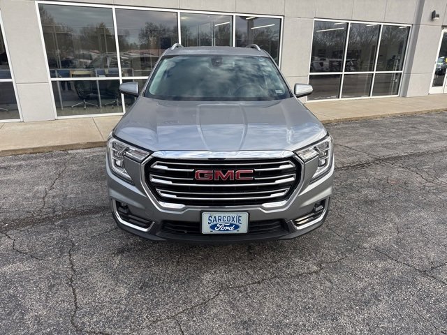 Used 2024 GMC Terrain SLT image 2