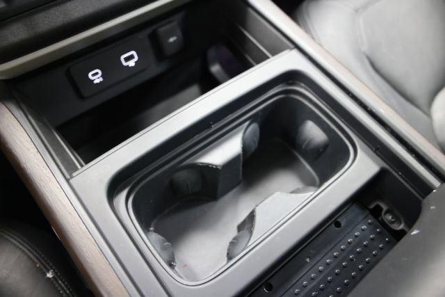 Used 2023 Land Rover Defender 130 SE image 33