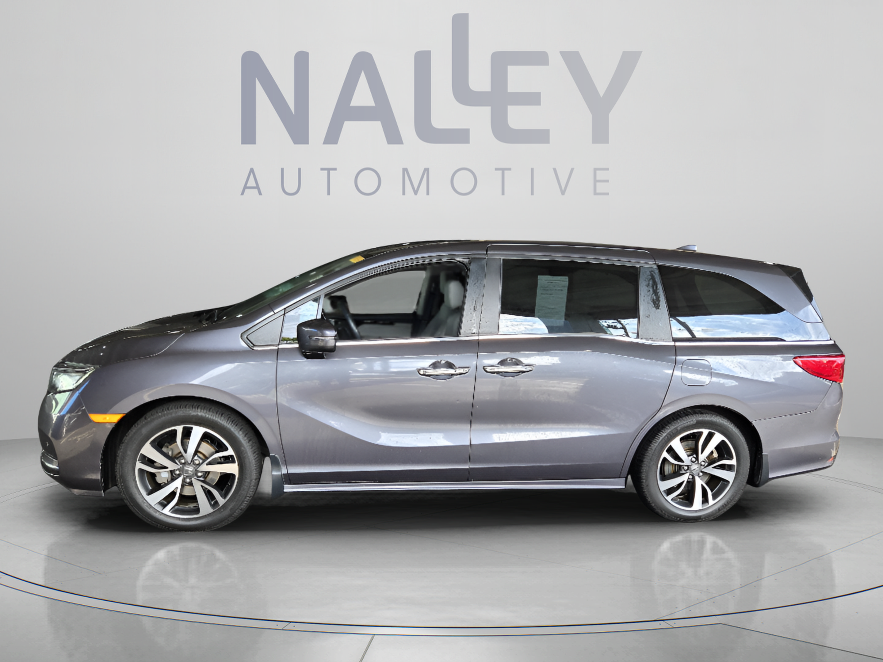 Used 2022 Honda Odyssey Touring image 2