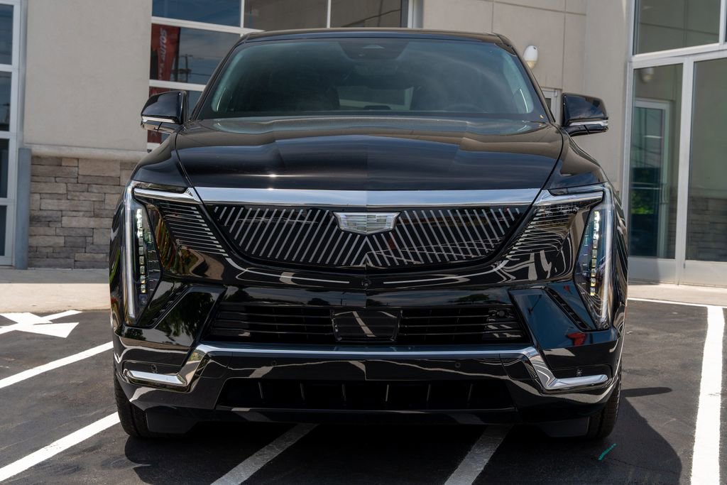Used 2025 Cadillac Escalade IQ Luxury 2 w/ LPO, Premium Carpet Package AWD/4WD image 4