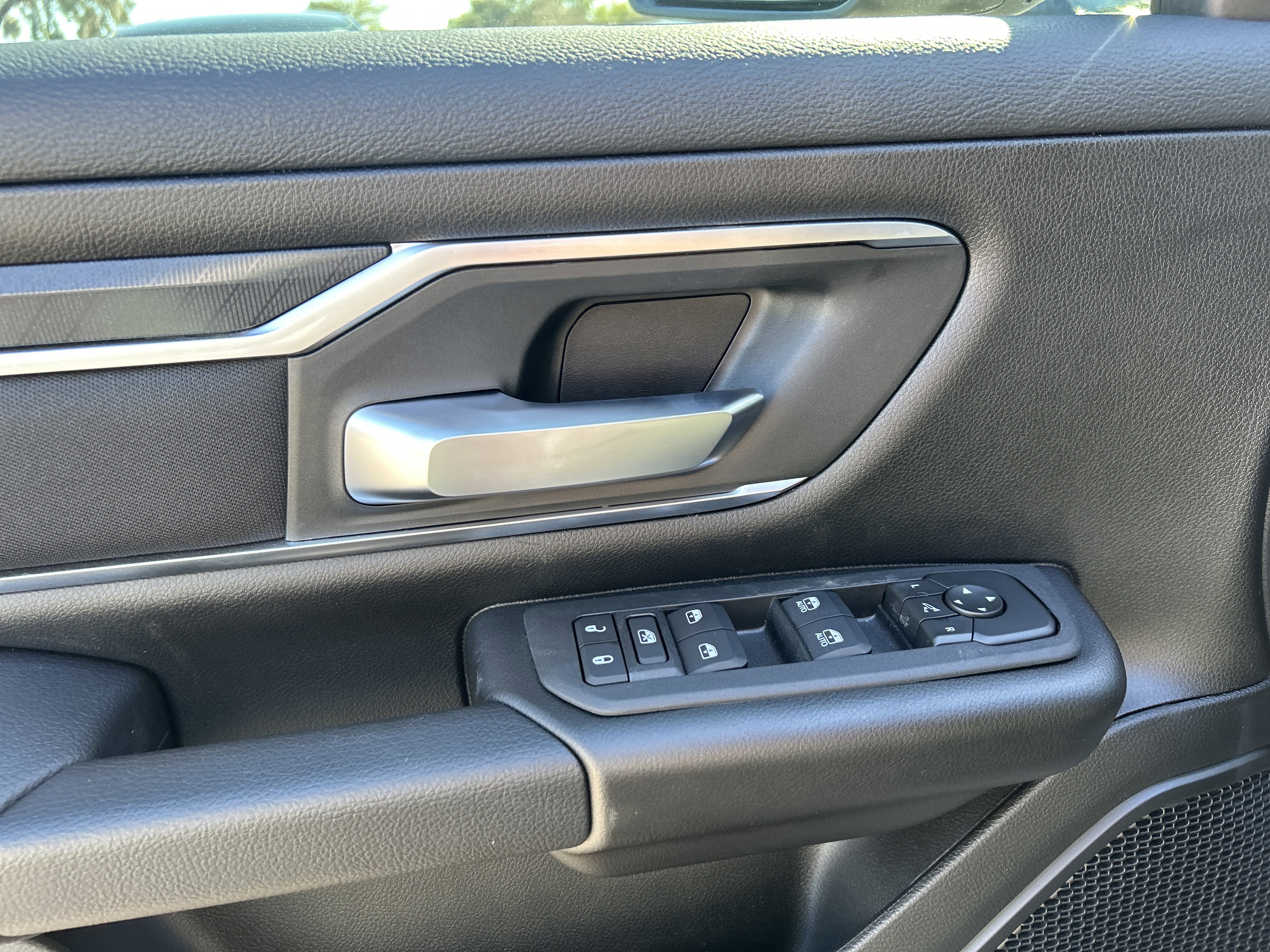 New 2026 RAM 1500 4x4 Crew Cab image 12